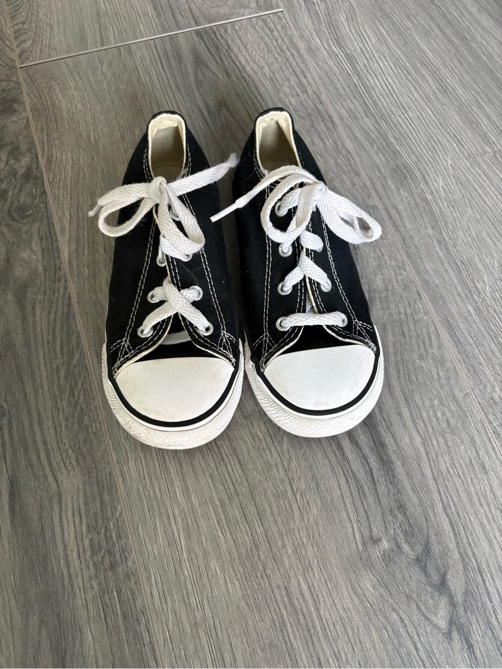 Converse All Star Classic Kids Sneakers – Size 10
